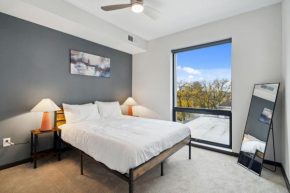 CozySuites Mass with parking lounge & roof deck #22